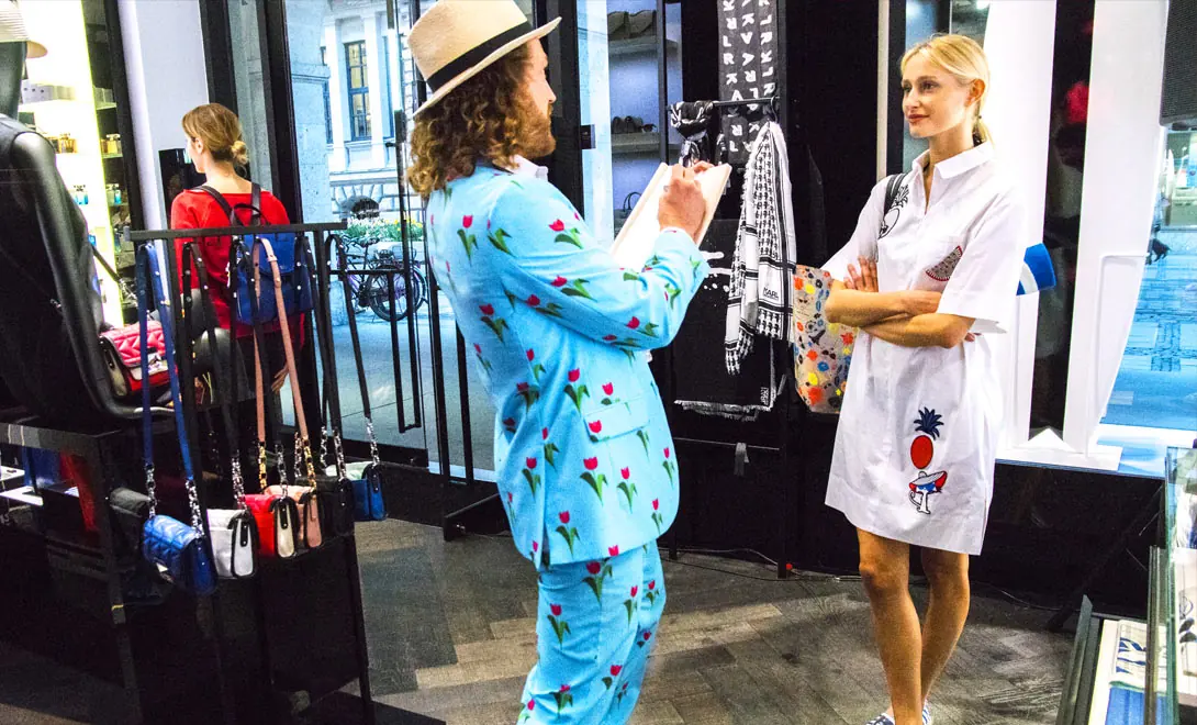 Bunte Porträt-Session in der Karl Lagerfeld Boutique